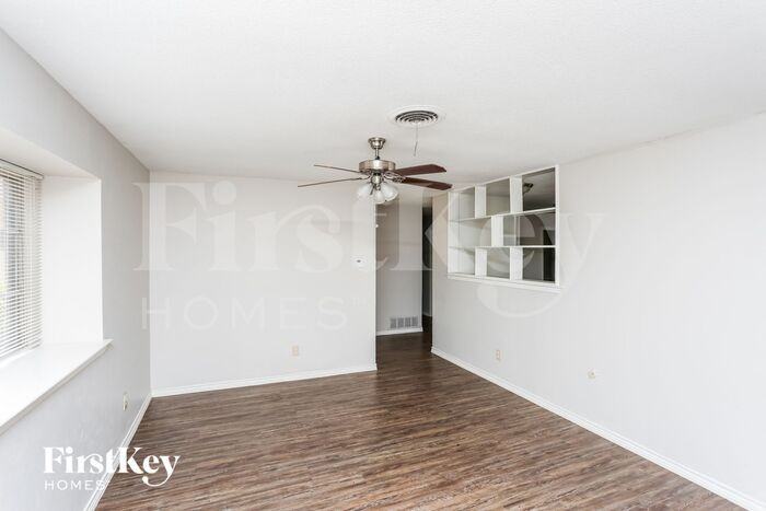 2711 Bellaire Ct - Photo 3 of 15