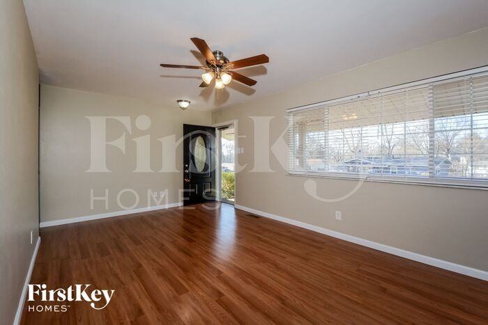 802 Parkfield Ter - Photo 3 of 15
