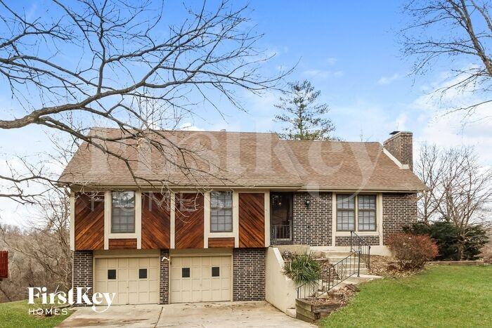 7714 Nw 69th Ter - Photo 2 of 15