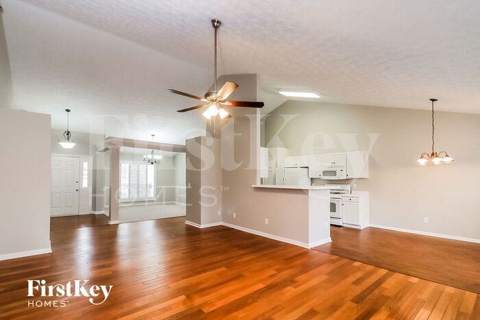 1136 Holly Green Ct - Photo 3 of 15