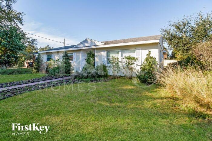 802 Morocco Ave - Photo 2 of 15