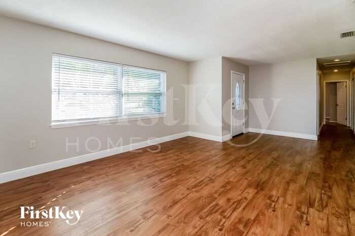 802 Morocco Ave - Photo 3 of 15