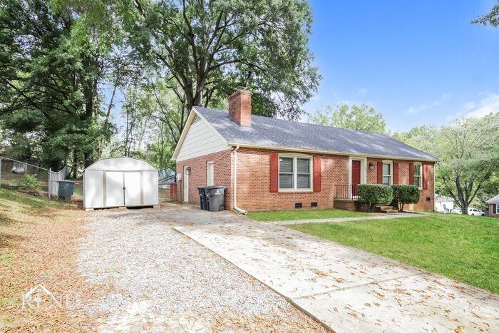 100 Capistrano Dr - Photo 2 of 17