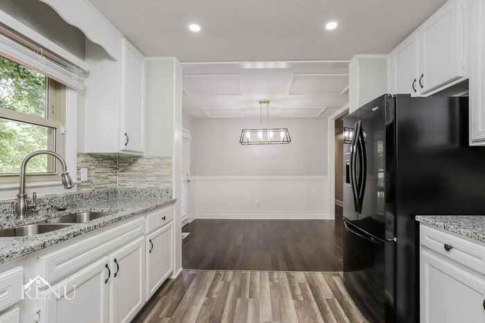 100 Capistrano Dr - Photo 3 of 17