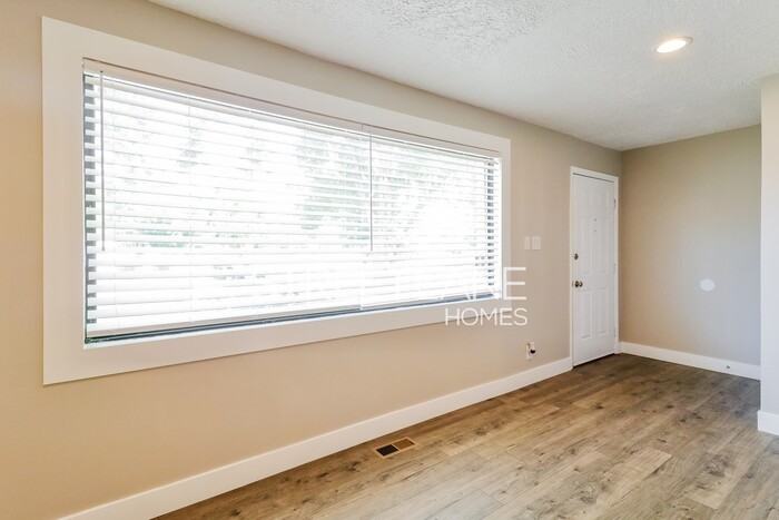 5031 S Alex St - Photo 2 of 16