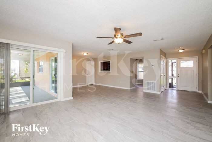 724 Dromedary Dr - Photo 3 of 15