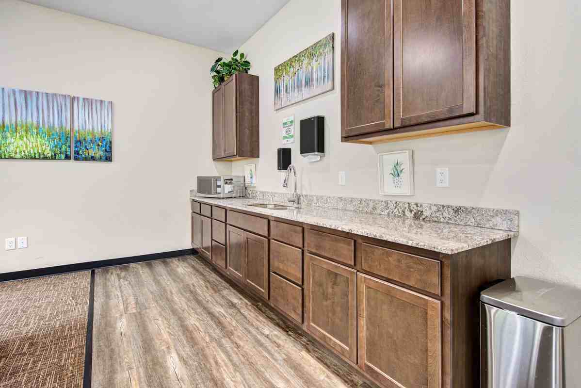 311 E Roosevelt Cir - Photo 4 of 45