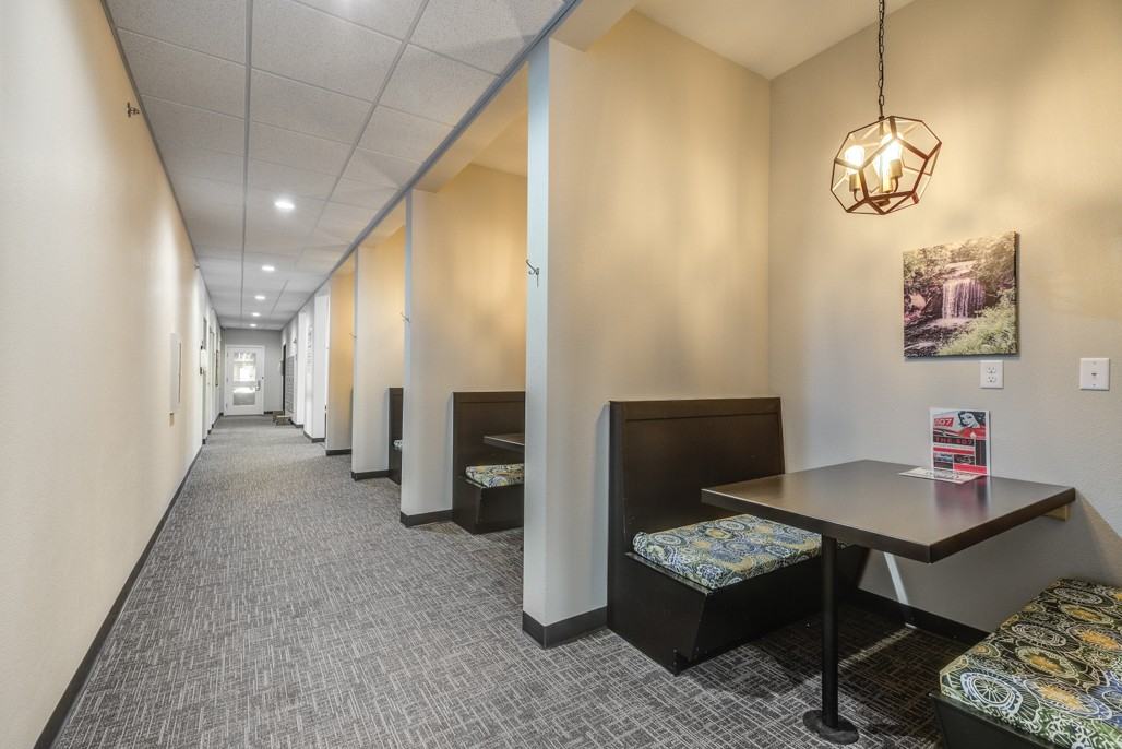 311 E Roosevelt Cir - Photo 7 of 45