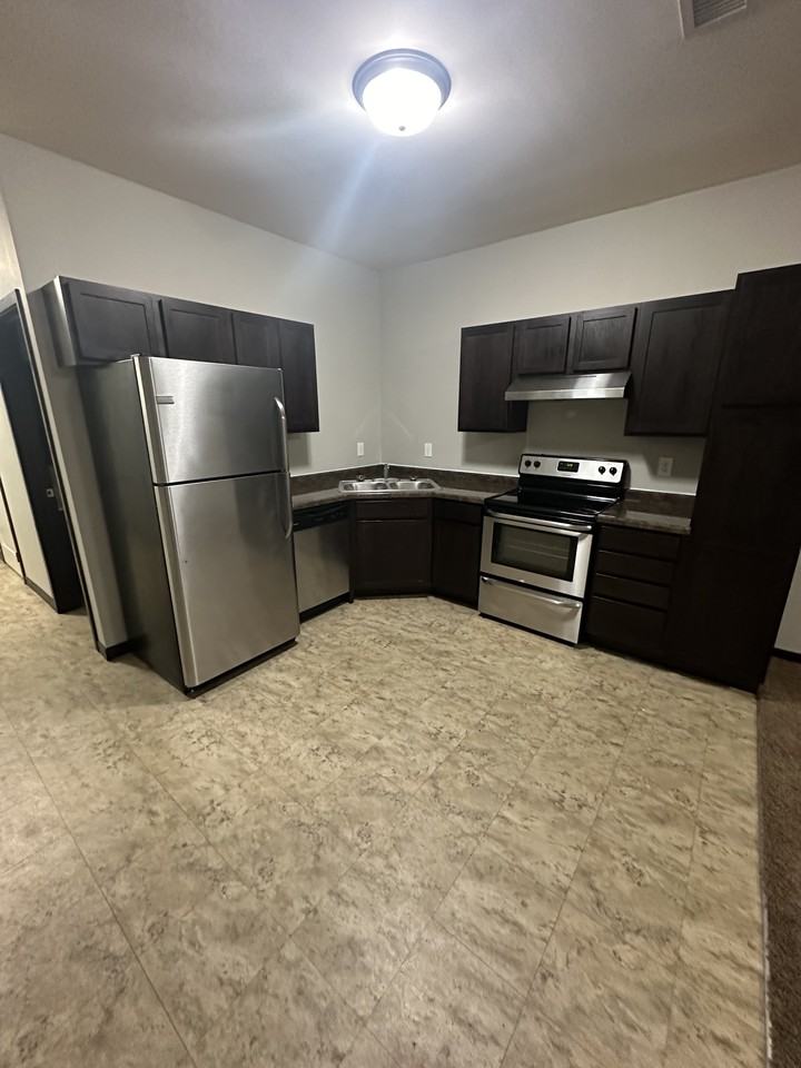 311 E Roosevelt Cir - Photo 6 of 41