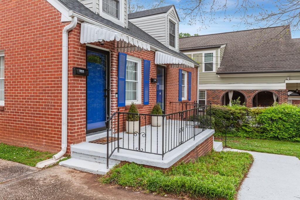 1365 Jefferson Ave #B - Photo 3 of 14