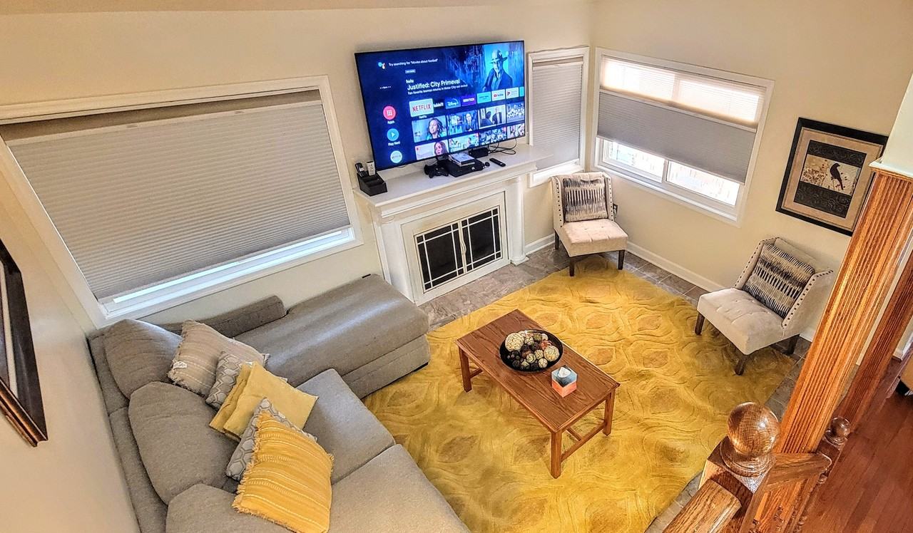 2217 Saunders Dr - Photo 2 of 26