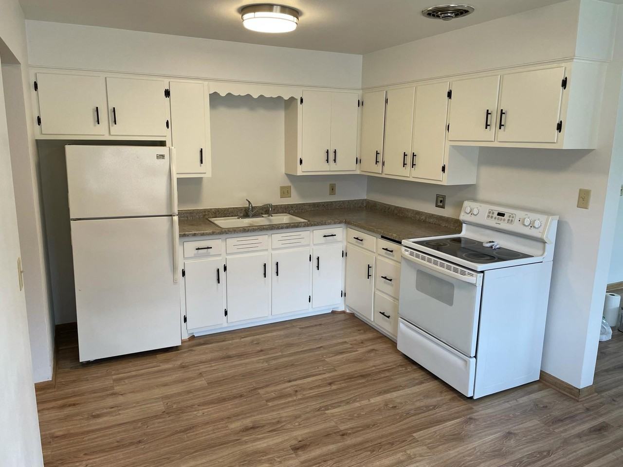 701 Pinecrest Dr #3 - Photo 4 of 14