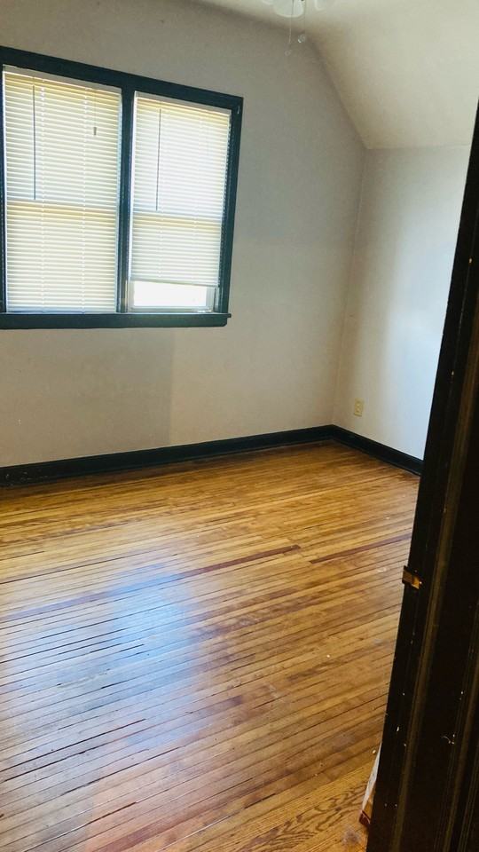 1095 12th Ave Se #2 - Photo 2 of 16