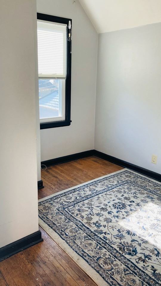 1095 12th Ave Se #2 - Photo 3 of 16