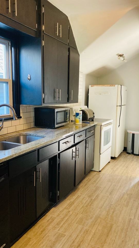 1095 12th Ave Se #2 - Photo 7 of 16