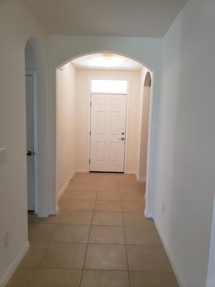 2529 Sw 11th Pl #1 - Photo 2 of 16