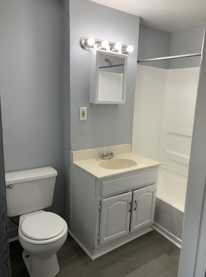 27 Davis Ave #27 - Photo 7 of 9