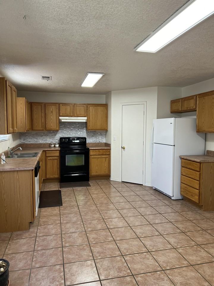 504 De Soto St Se #1 - Photo 5 of 16