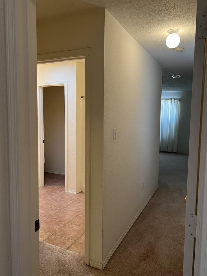 504 De Soto St Se #1 - Photo 6 of 16