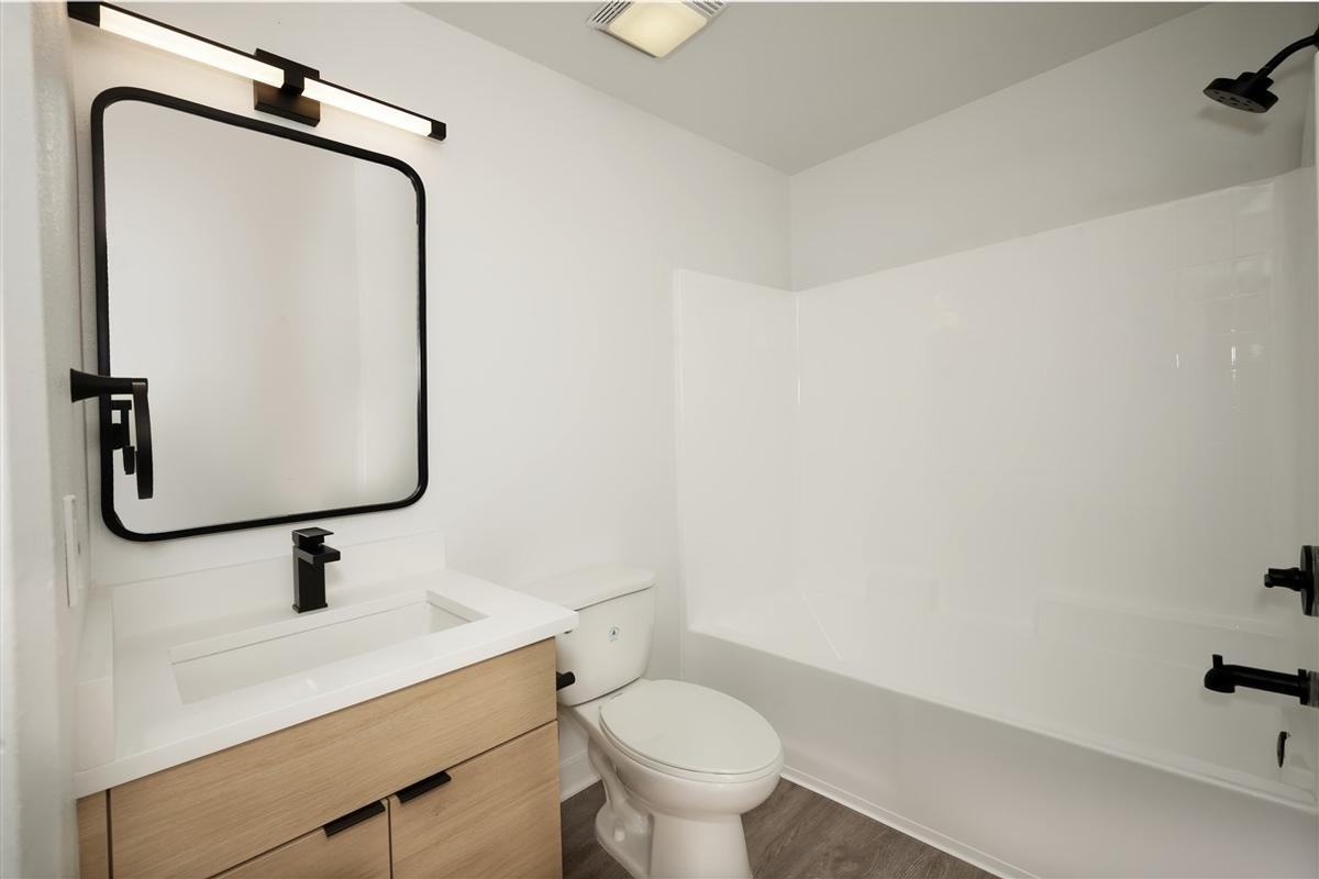 4121 Radford Ave - Photo 3 of 50