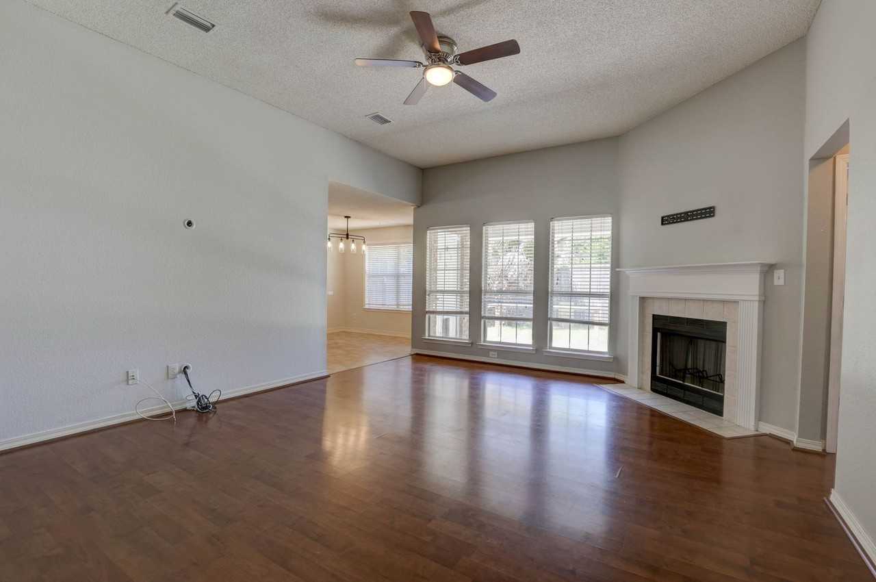 8045 Deerwood Dr - Photo 4 of 18