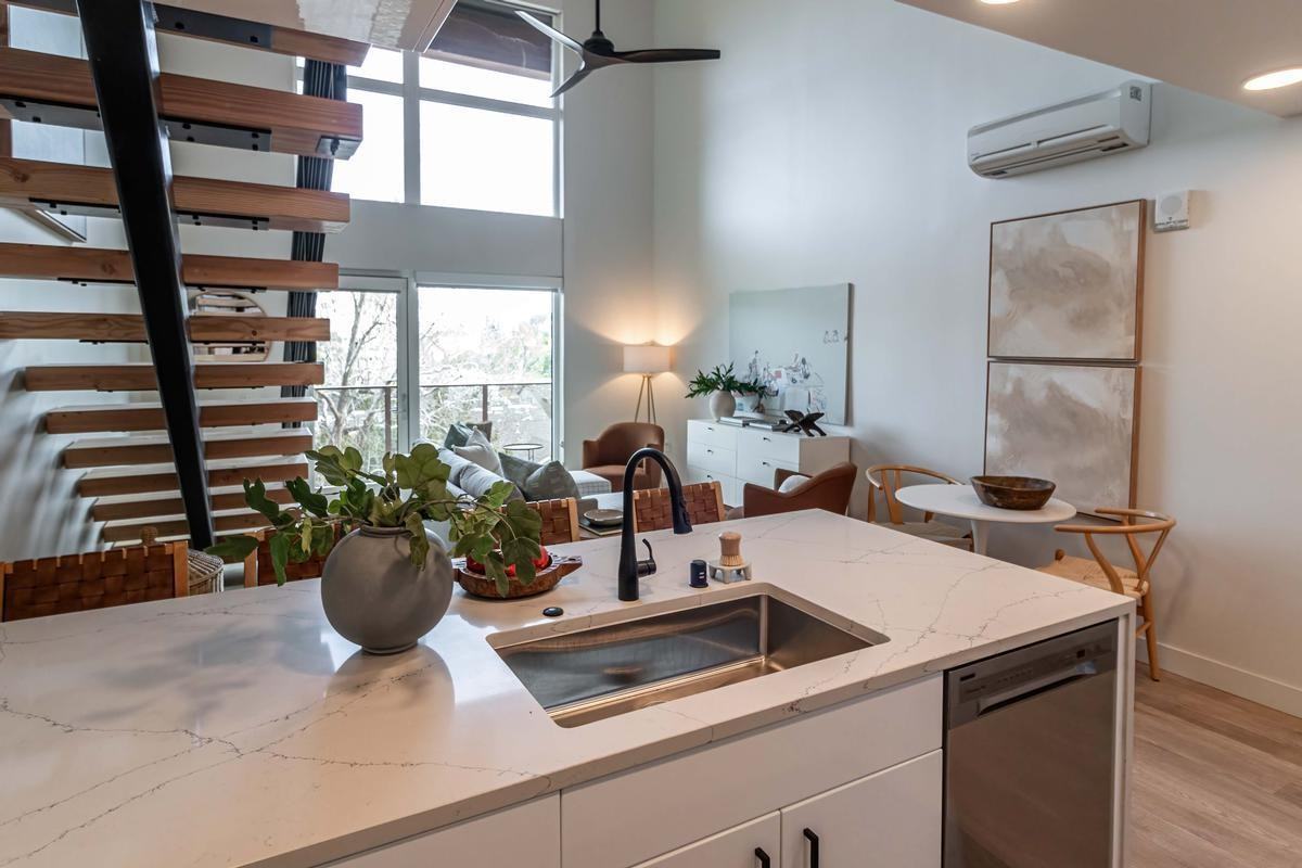 1208 Q St - Photo 7 of 14