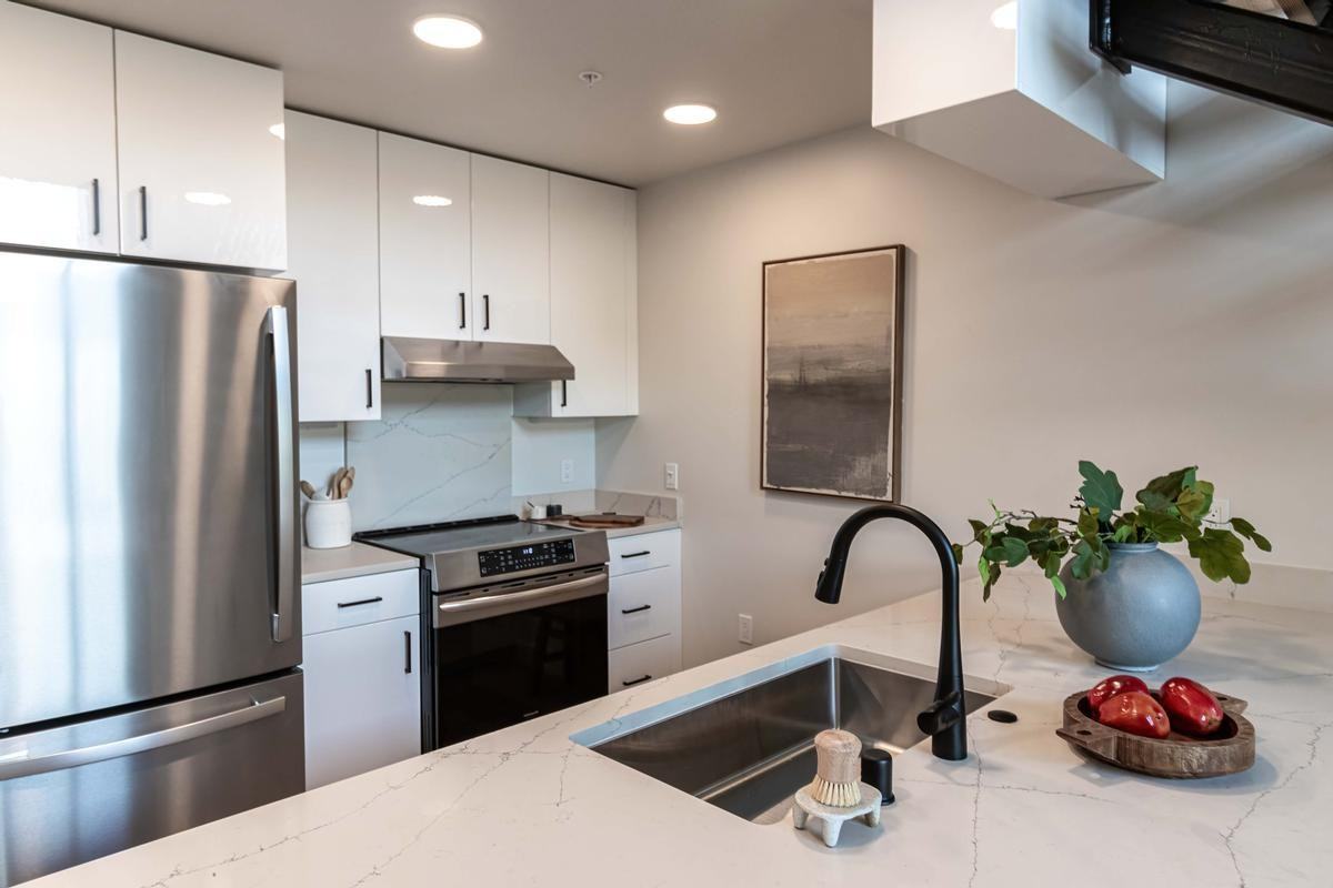 1208 Q St - Photo 4 of 14