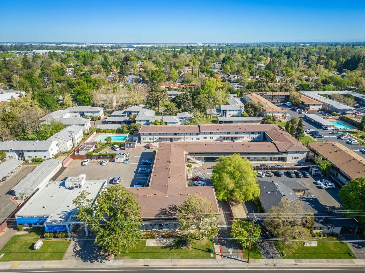 2839 Marconi Ave - Photo 2 of 6