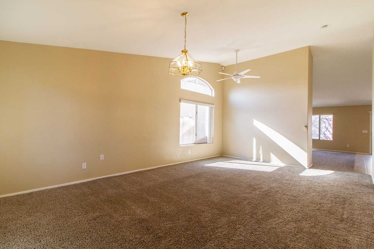 1524 S 159th Ave - Photo 2 of 26