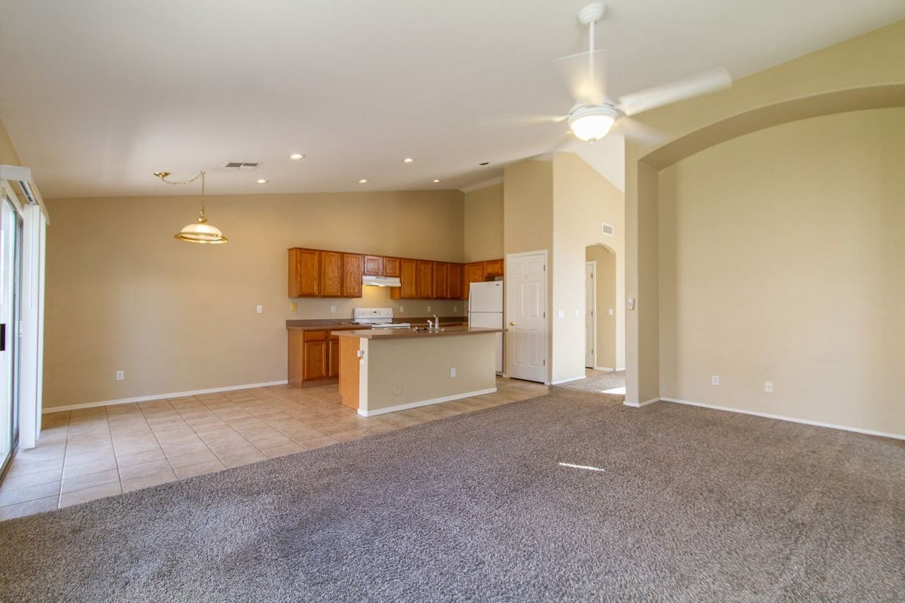 1524 S 159th Ave - Photo 4 of 26