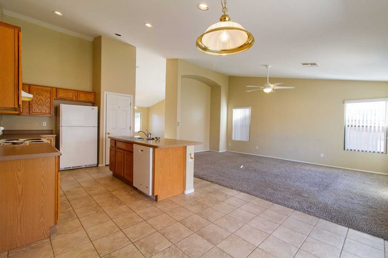 1524 S 159th Ave - Photo 5 of 26