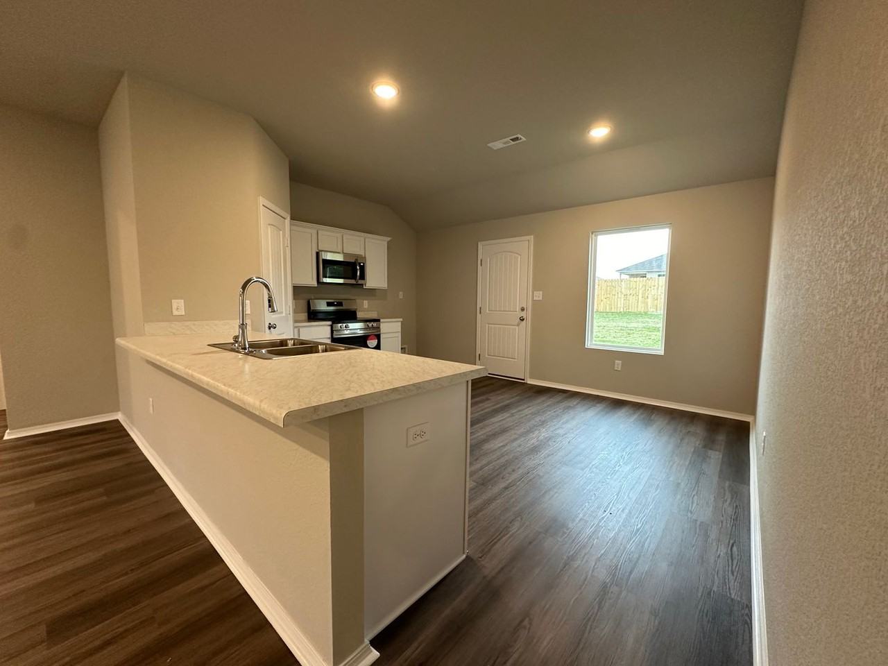 4 Curly Leaf Ln - Photo 7 of 24