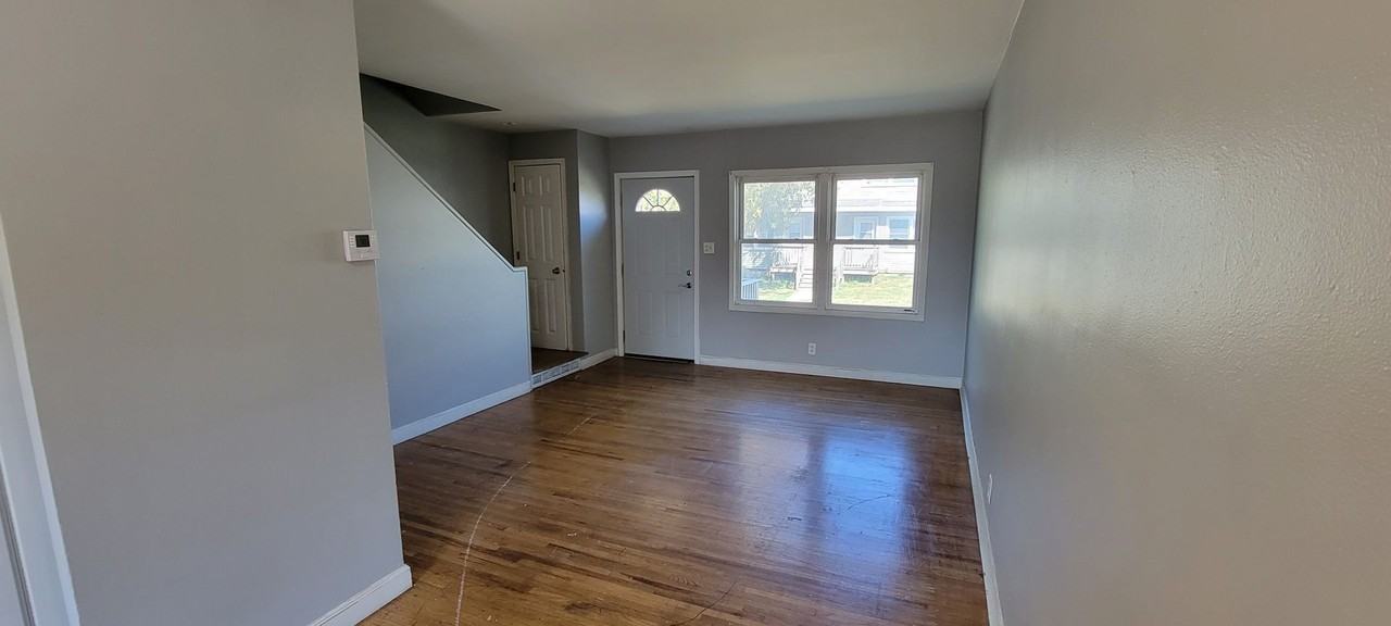 1242 W Mullan Ave - Photo 2 of 7