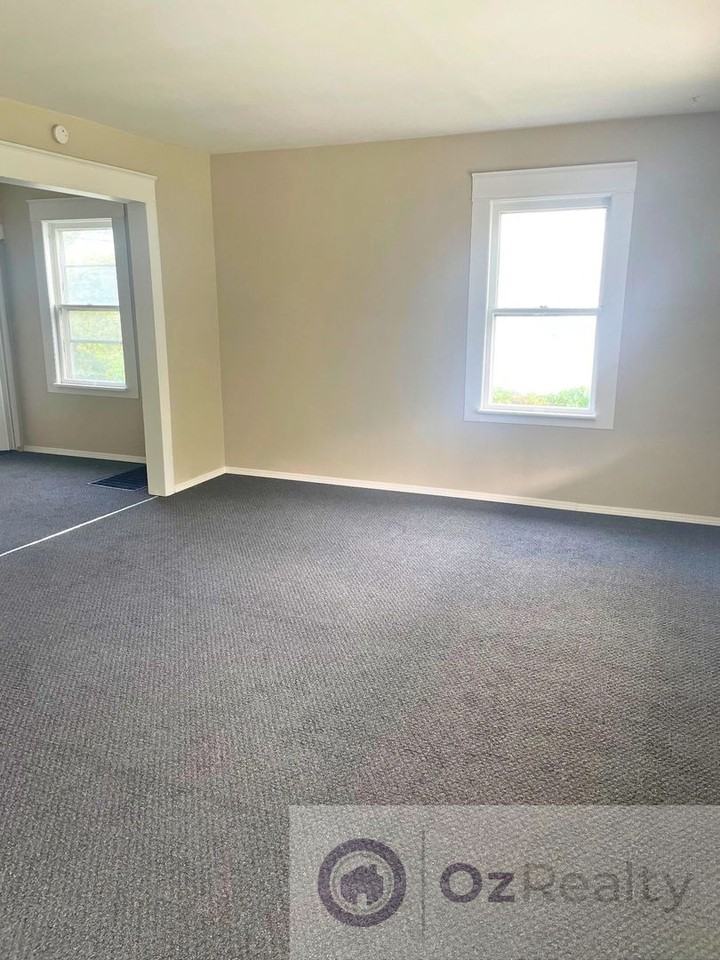 2835 Midwood Ave - Photo 2 of 9