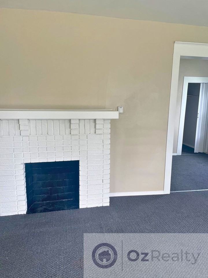 2835 Midwood Ave - Photo 3 of 9