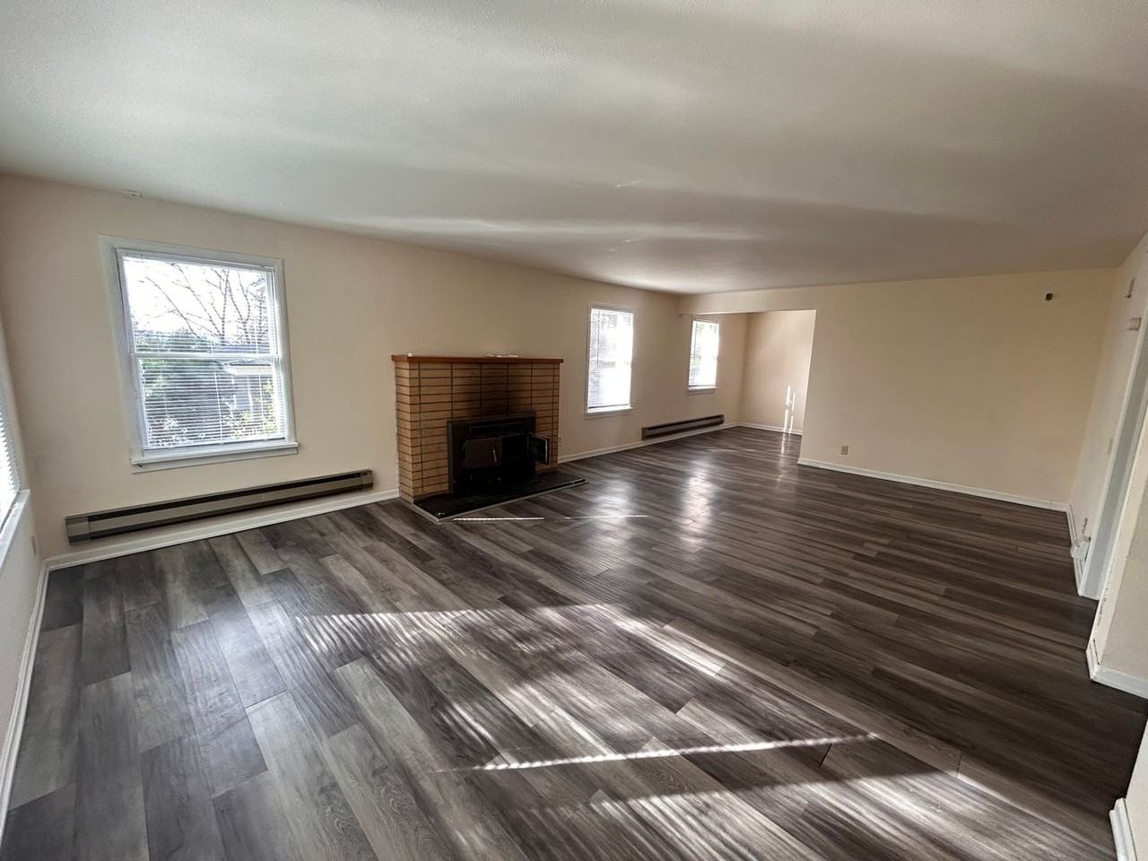 1007 S Lincoln St - Photo 2 of 15