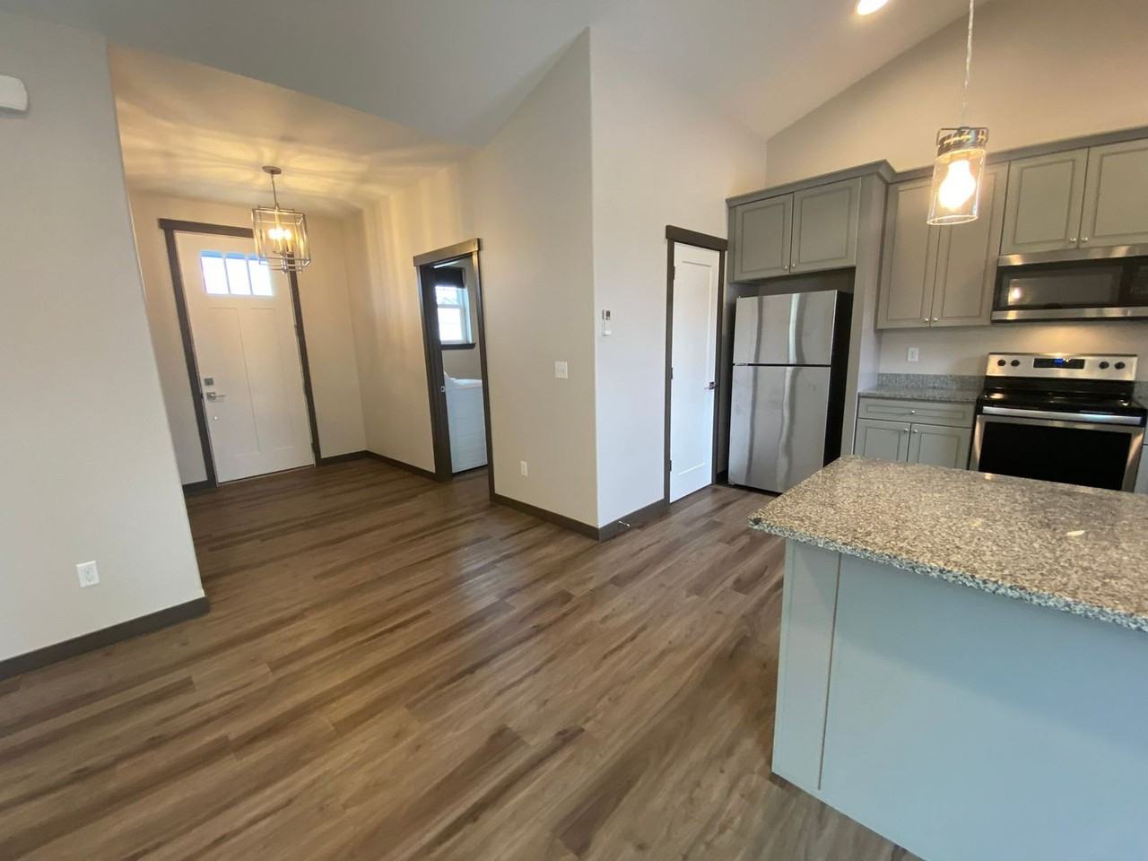 108 W Greenfield Ave - Photo 6 of 44