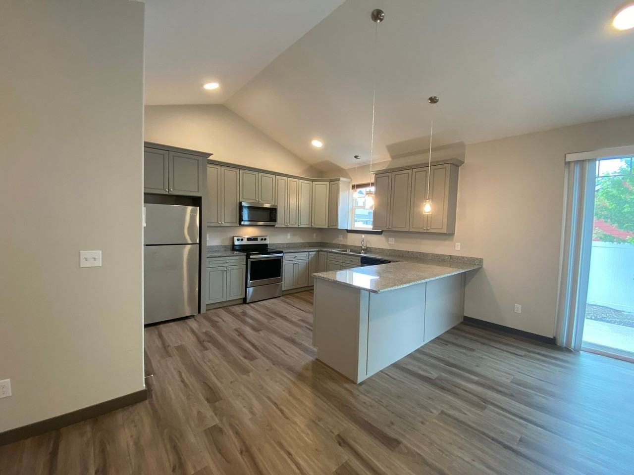 108 W Greenfield Ave - Photo 5 of 44