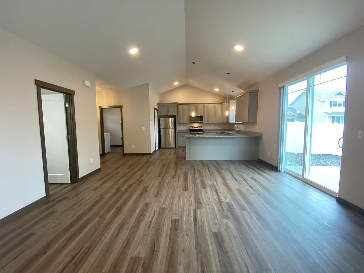 108 W Greenfield Ave - Photo 7 of 44