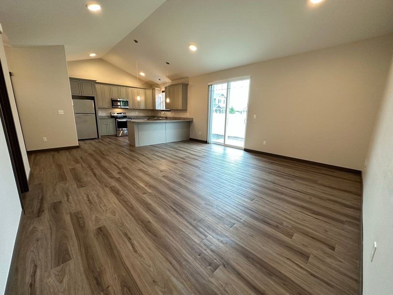 108 W Greenfield Ave - Photo 4 of 44