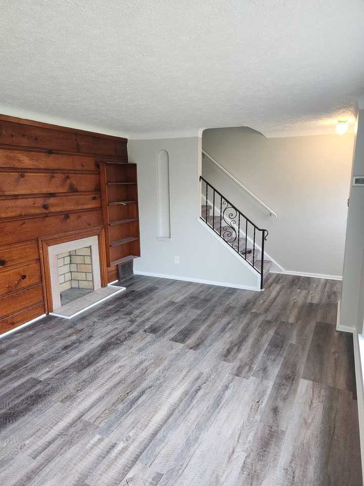 22370 Tracy Ave - Photo 2 of 16