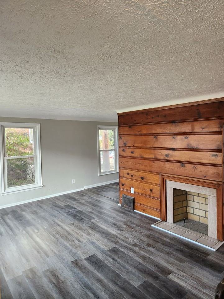 22370 Tracy Ave - Photo 3 of 16