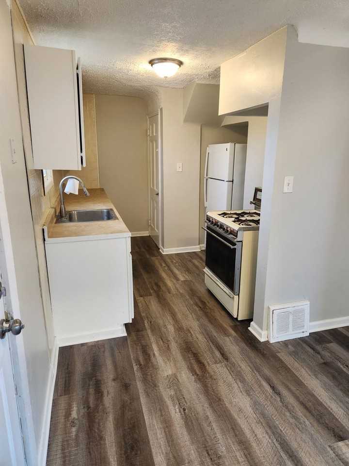 22370 Tracy Ave - Photo 5 of 15