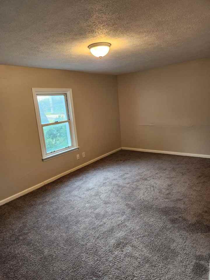 22370 Tracy Ave - Photo 7 of 15