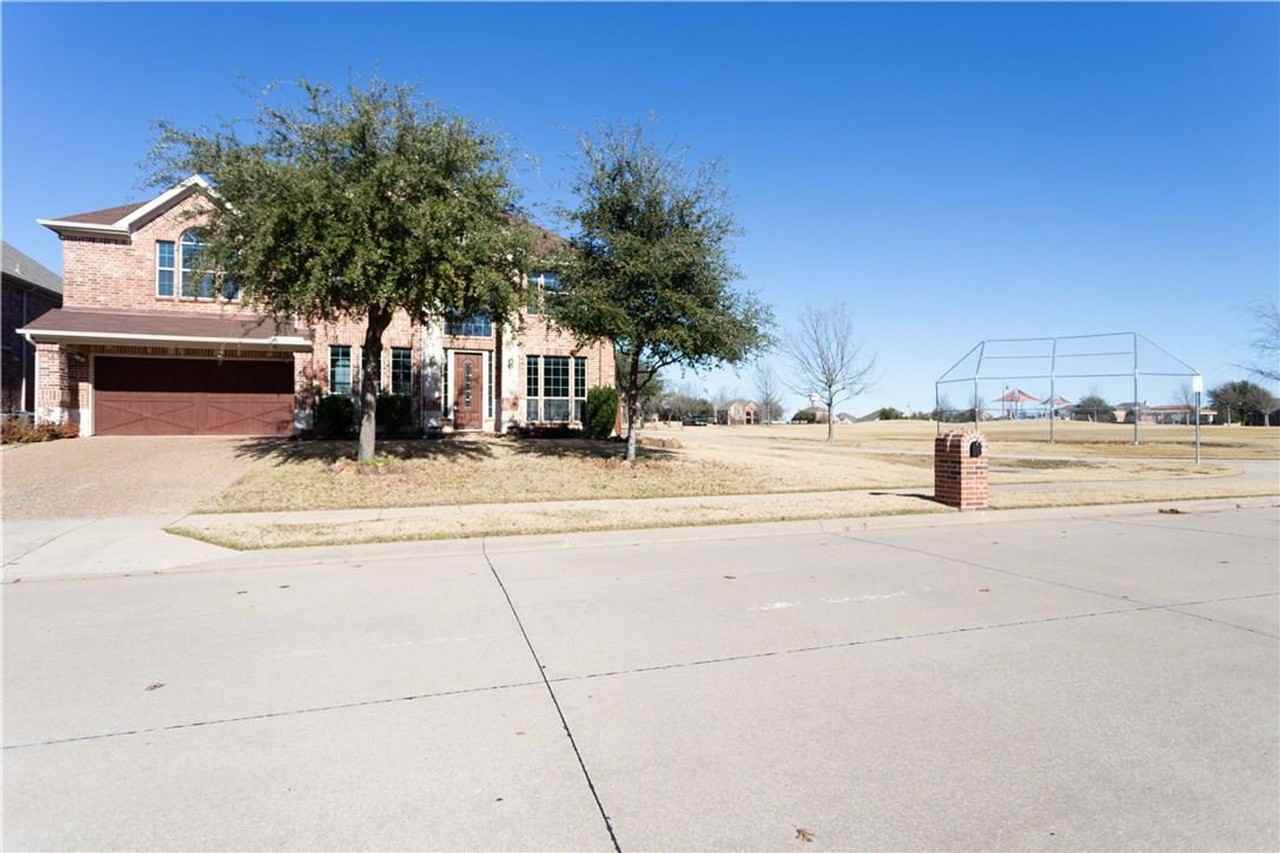 10028 Promontory Dr - Photo 2 of 29