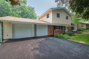 featured image of 1613 E 4th St