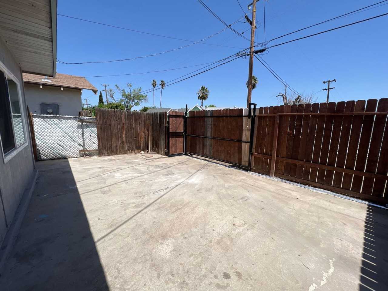 3216 Hughes Lane - Photo 3 of 4