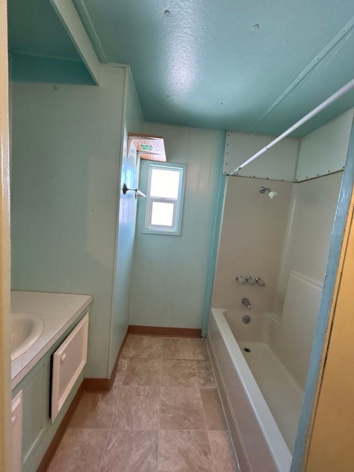 130 Jefferson Ave - Photo 2 of 17