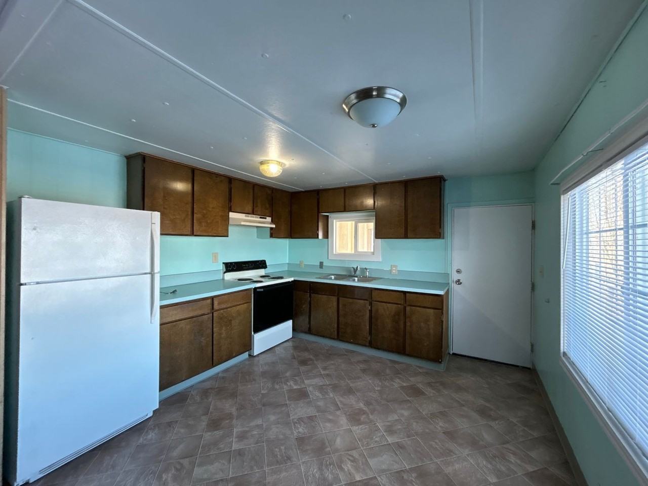 130 Jefferson Ave - Photo 3 of 17