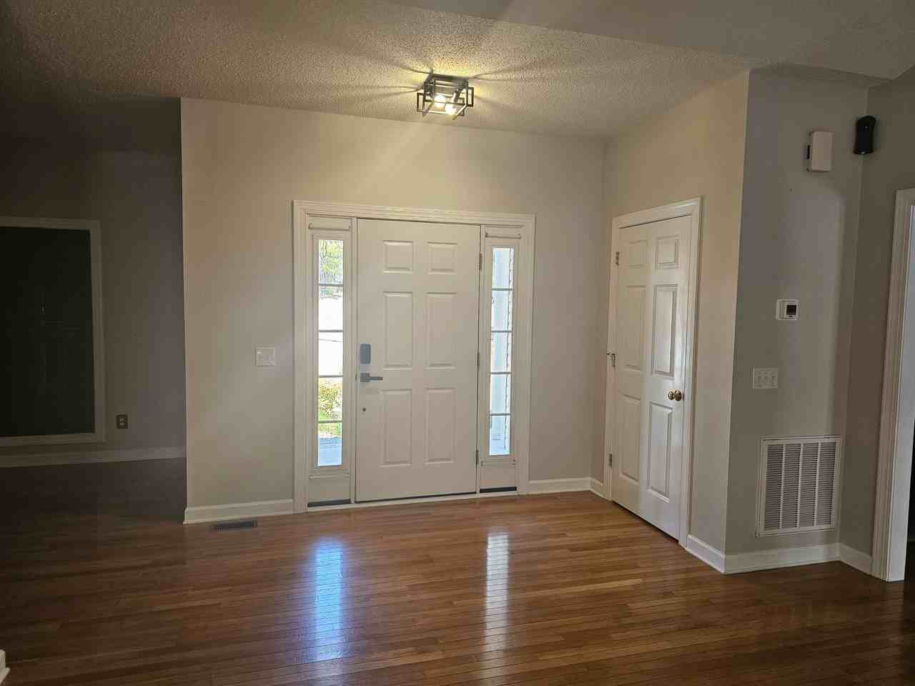 140 Patricia Ct - Photo 2 of 20